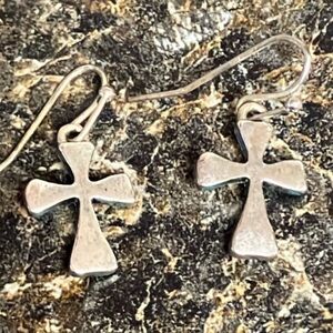 3/$15 ❤️ 11/27  Silver cross earrings 3/4 “